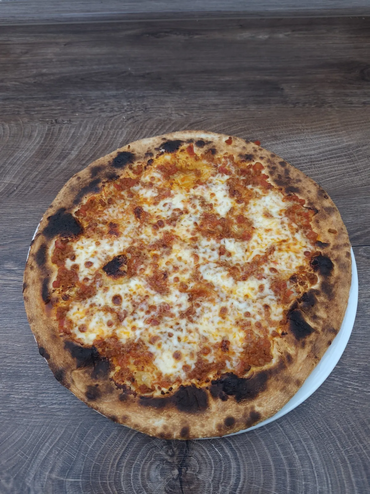 Bolognese pizza, frissen sütve